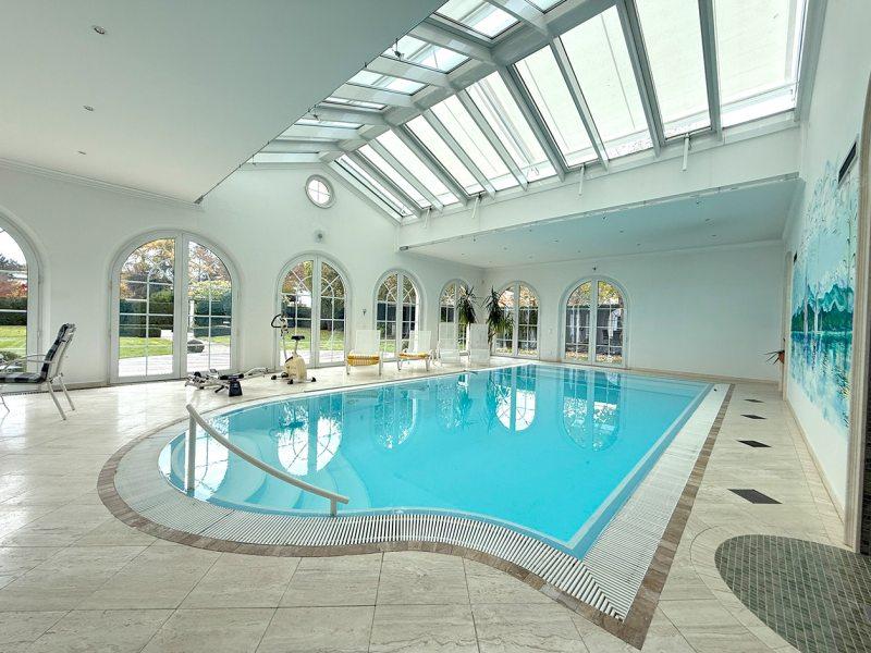 Schwimmhalle