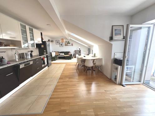 WG ZIMMER - f�r Studenten in sch�ner DG-Wohnung