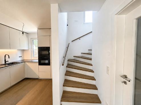 Moderne Doppelhaush�lfte mit Terrasse + Eigengarten + Stellplatz
