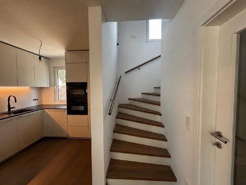Moderne Doppelhaush�lfte mit Terrasse + Eigengarten + Stellplatz