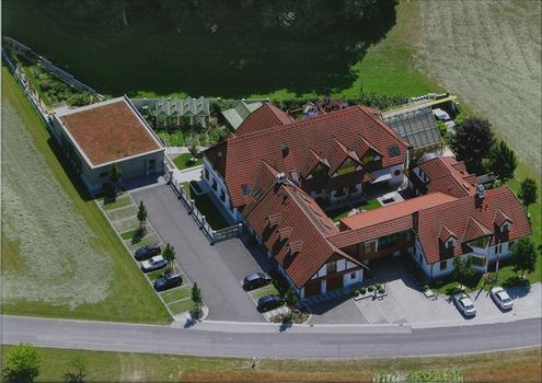 15567 - Nobles Wohnen mit gro�z�giger Raumgestaltung und Wintergarten