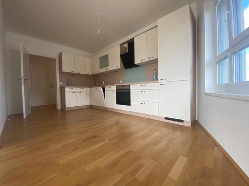 NEU ++ VIER Zimmer mit TERRASSE und GARAGENPLATZ