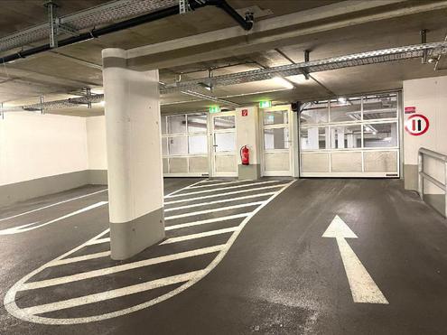 TIEFGARAGENSTELLPLATZ  ZU MIETEN