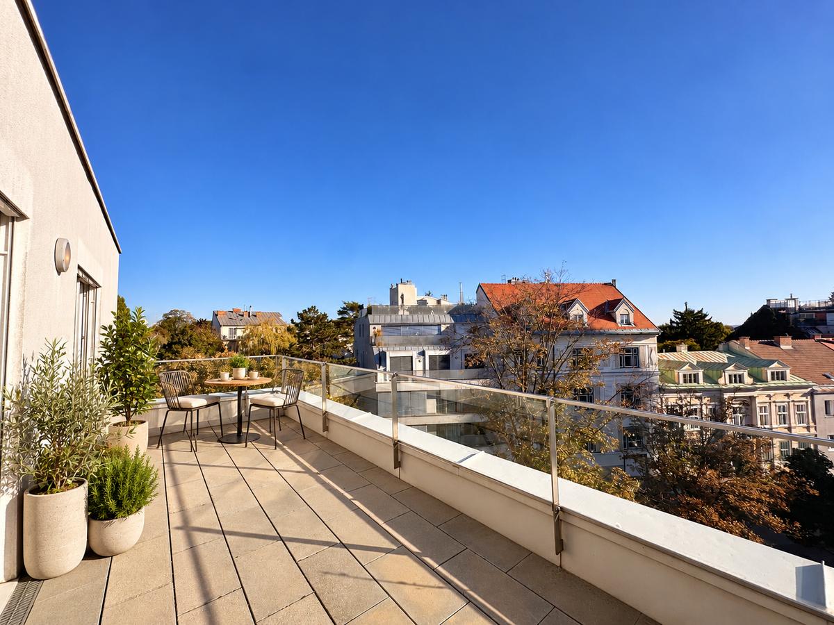 Kompakte Fr�hst�cksterrasse mit Stadtblick-1