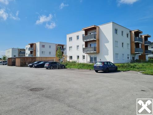 HOCHWERTIG MODERN TEILMÖBLIERT