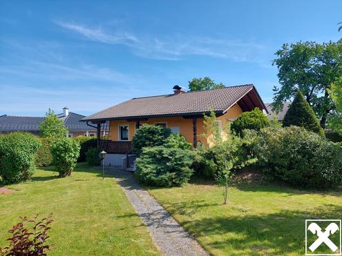Wochenendgl�ck auf gro�em Grundst�ck mit Pool und in Seen�he!