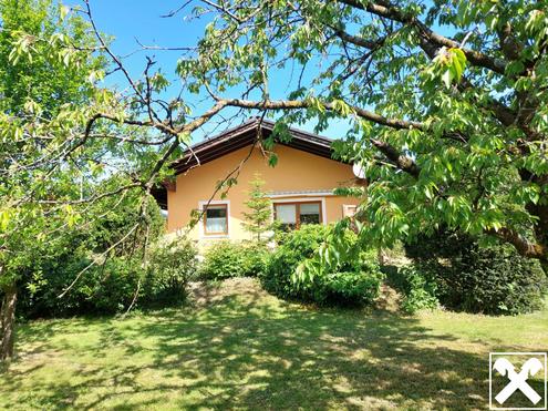 Wochenendglück auf großem Grundstück mit Pool und in Seenähe!