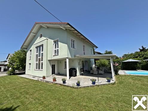Stilvoll in Bestlage! Grozgiges Wohnhaus mit schnem Garten
