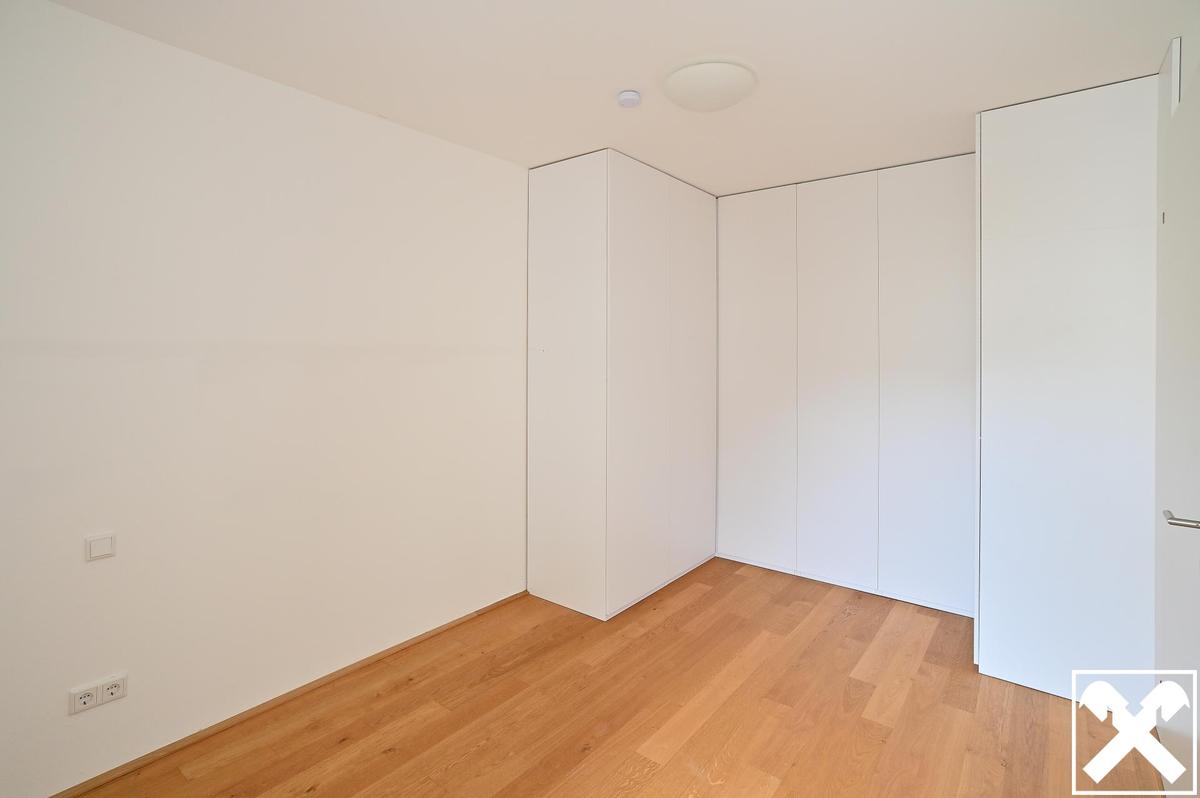 Schlafzimmer Gegenansicht