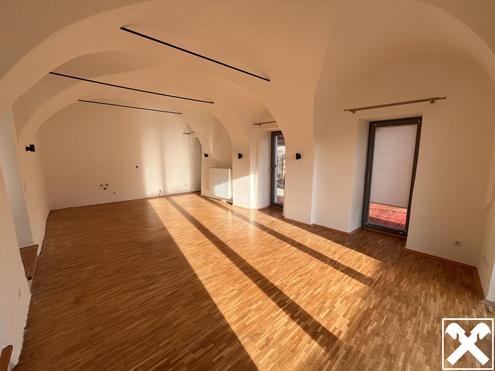 Schne Wohnung mit Garten und Parkplatz