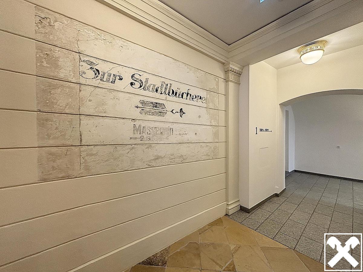 Stiegenhaus_Erhaltene_Restaurierte Wand