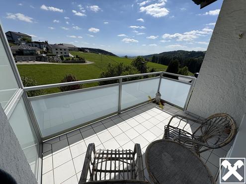 Kleine feine Eigentumswohnung mit herrlichem Sd-Balkon (Weitblick!)