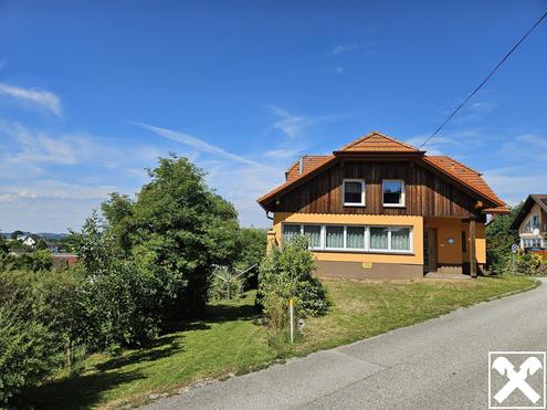 Generalsaniertes Wohnhaus in Zentrumslage