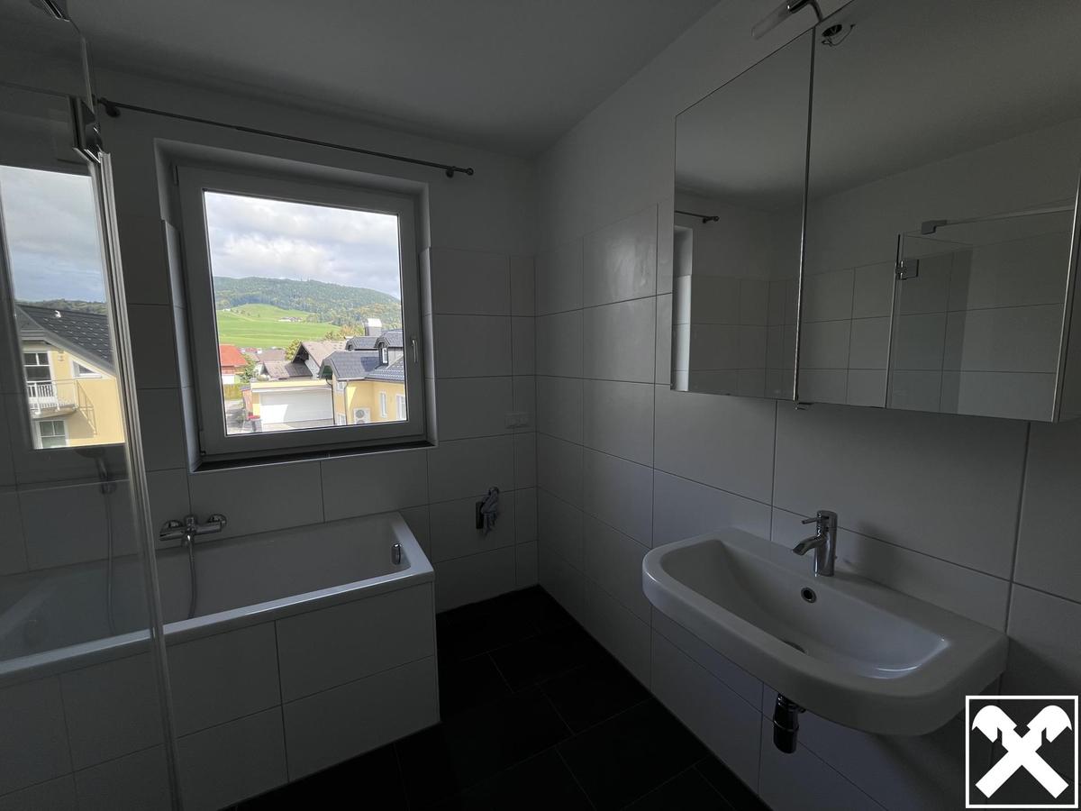 Badezimmer mit Waschmaschinenanschluss