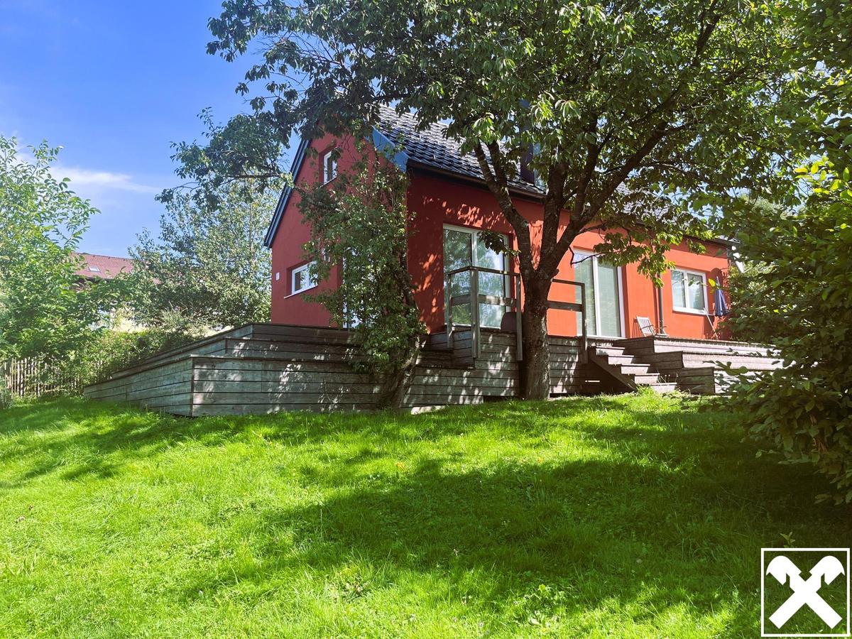 Auenansicht mit Garten