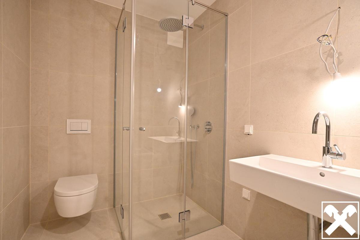 Bad + WC Schlafzimmer 1