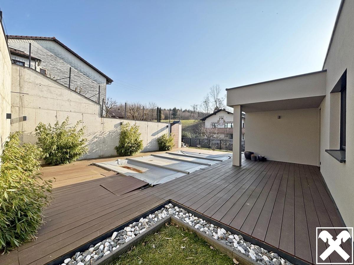 Poolbereich/Terrasse