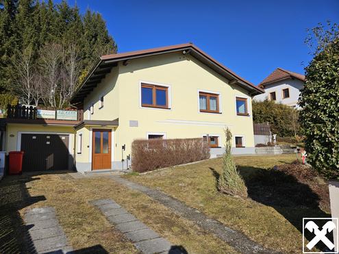 Einfamilienhaus mit gro�z�gigem Garten in Siedlungslage