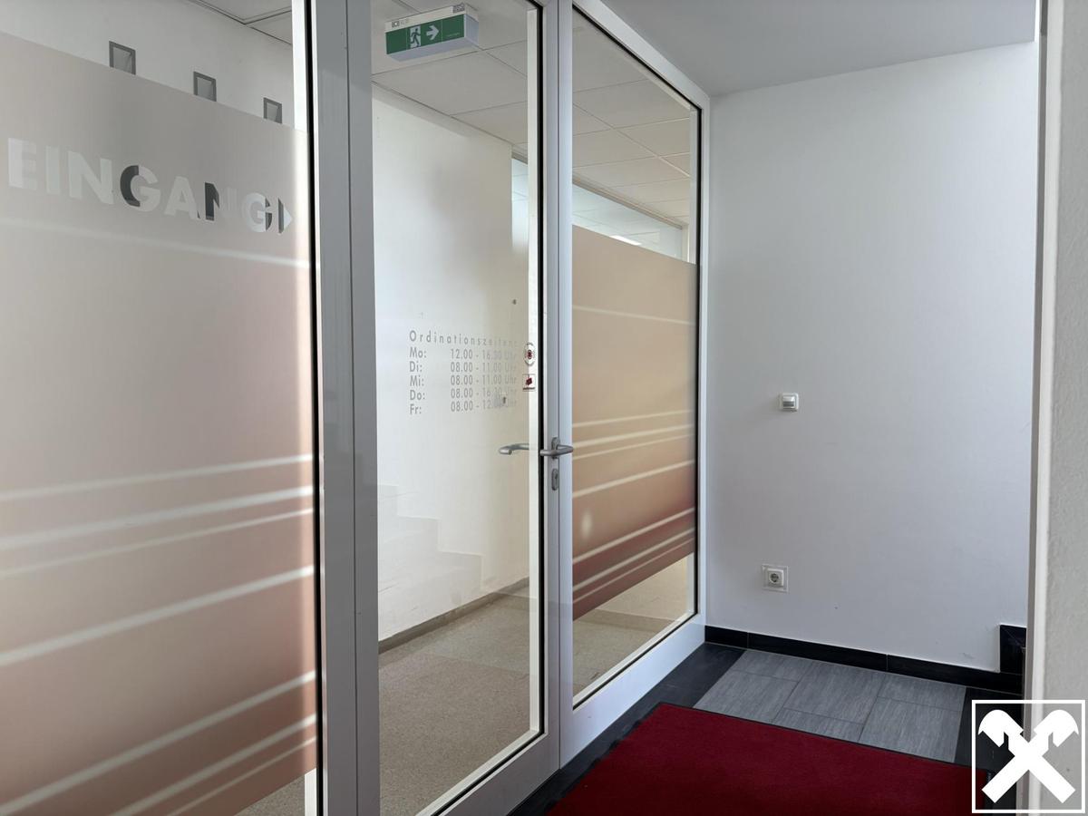 Arztpraxis Eingang Obergeschoss