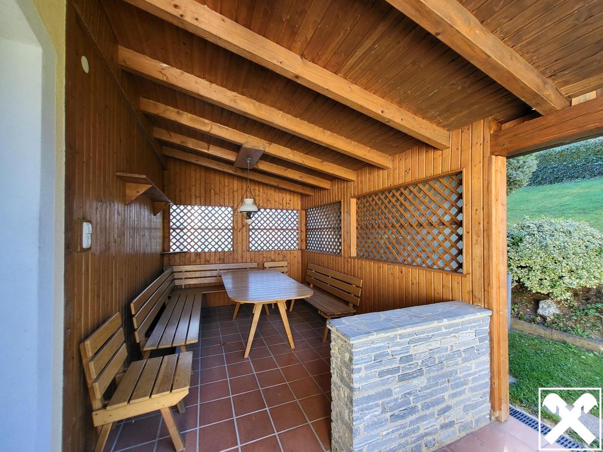 �berdachter Sitzplatz