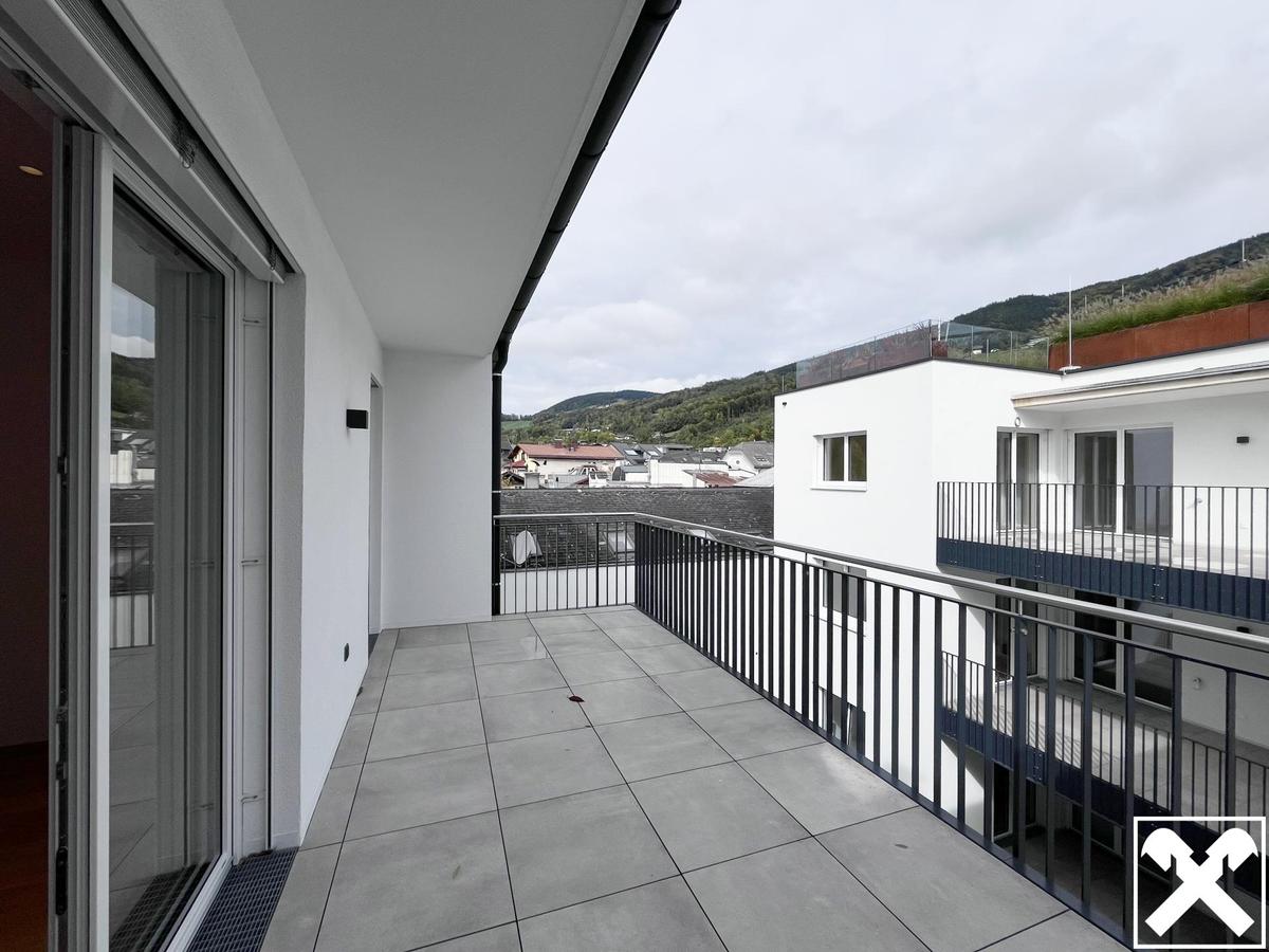 Balkon begehbar von Schlafzimmer 1 und Bad 2