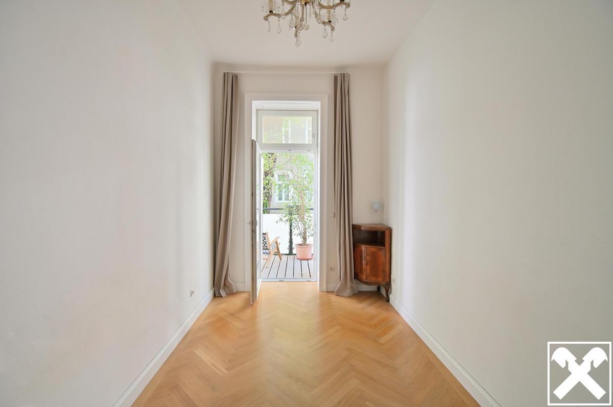 Zimmer 2 mit Balkon Zugang