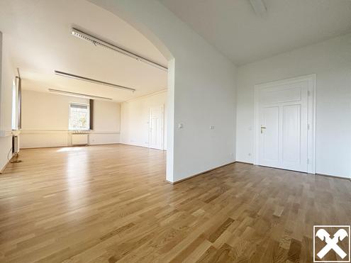 Gro�z�gige 2-Zimmerwohnung in einer charmanten Villa