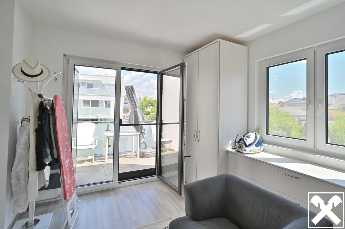 Schlafzimmer 2 mit Terrasse 2