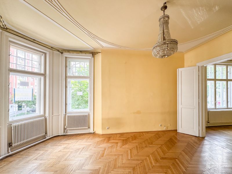 Jugendstil-Etage mit charmantem Erker und Renovierungspotenzial "auf der Wieden" in sehr guter Lage /  / 1040 Wien / Bild 3