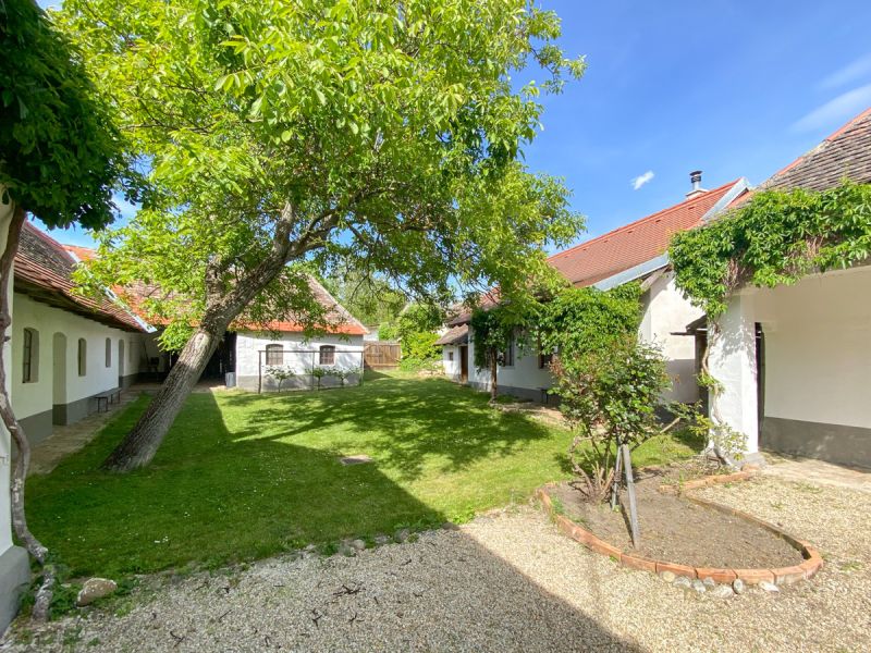 Idyllischer Dreiseithof im Weinviertel - Viel Platz zum Wohlfhlen und Entspannen /  / 2042 Guntersdorf / Bild 2