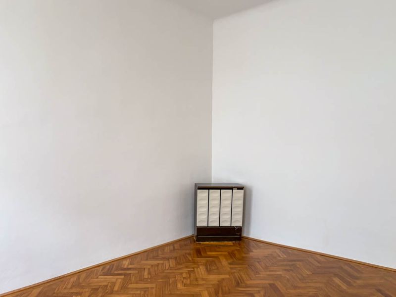 Stolberggasse - Renovierungsbed�rftige 2,5-Zimmer-Altbauwohnung mit Potenzial /  / 1050&nbsp;Wien / Bild 2