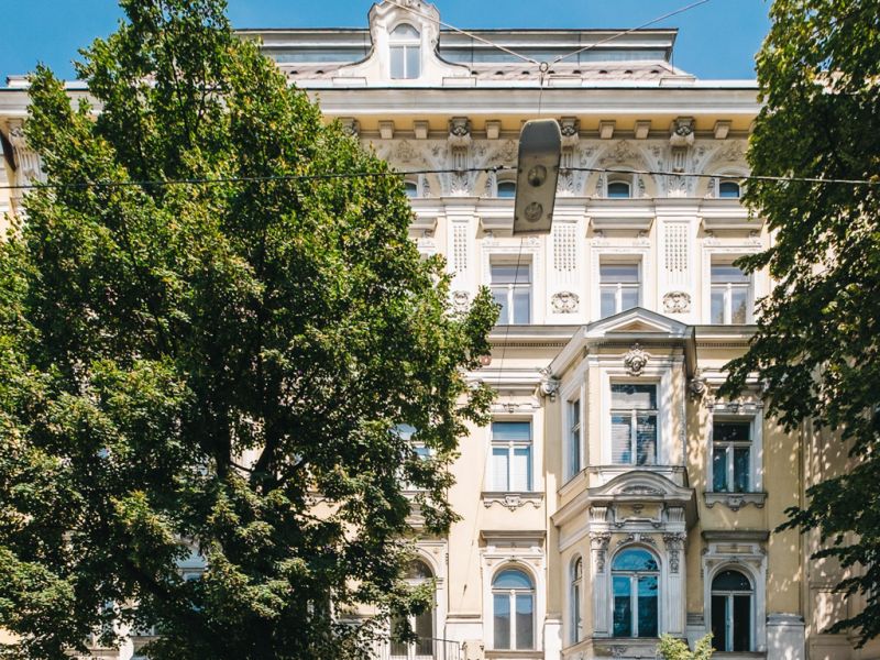 Wunderschön sanierte Altbauwohnung mit Erker und Balkon