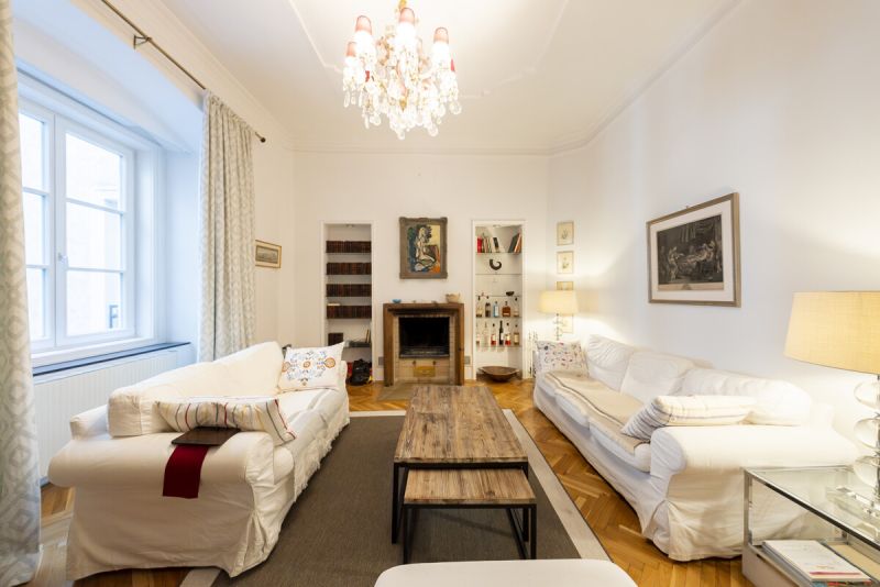 Traumhafte Altbauwohnung in bester Innenstadtlage /  / 1010&nbsp;Wien / Bild 2