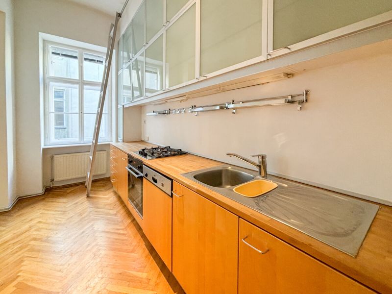 Nähe Stephansplatz: 3 Zimmer Altbaumiete mit französischem Balkon / / 1010 Wien / Bild 8