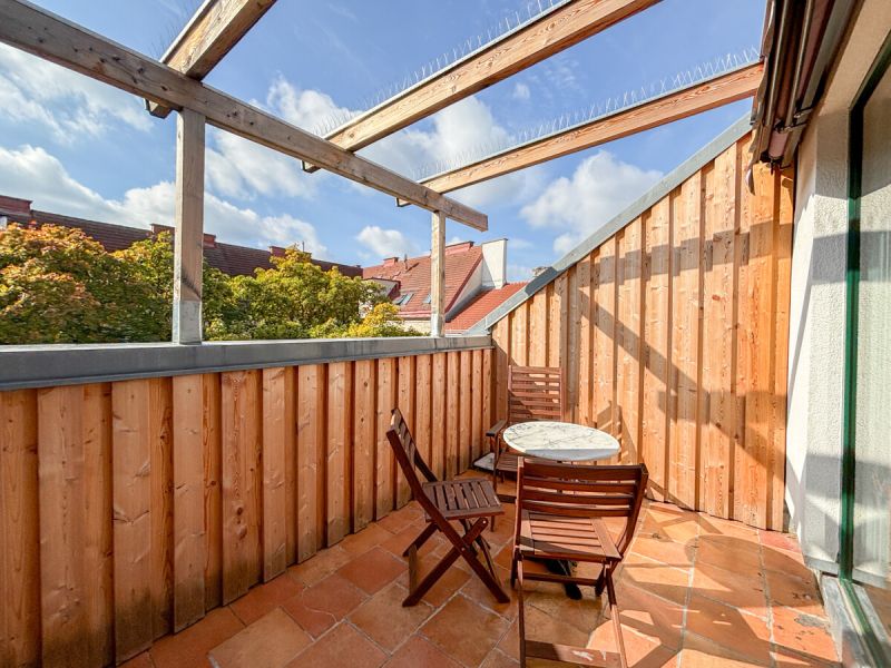 Traumhafte Dachgeschoßwohnung mit Terrasse auf einer Wohnebene /  / 1180 Wien / Bild 2