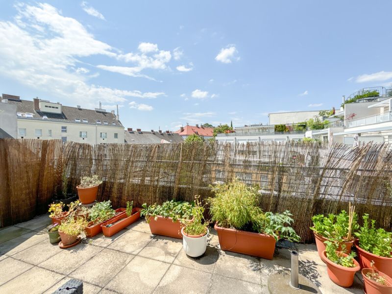 Exklusives Dachgeschossjuwel mit Balkon, Terrasse und Garagenplatz nahe Schubertpark /  / 1180&nbsp;Wien / Bild 1