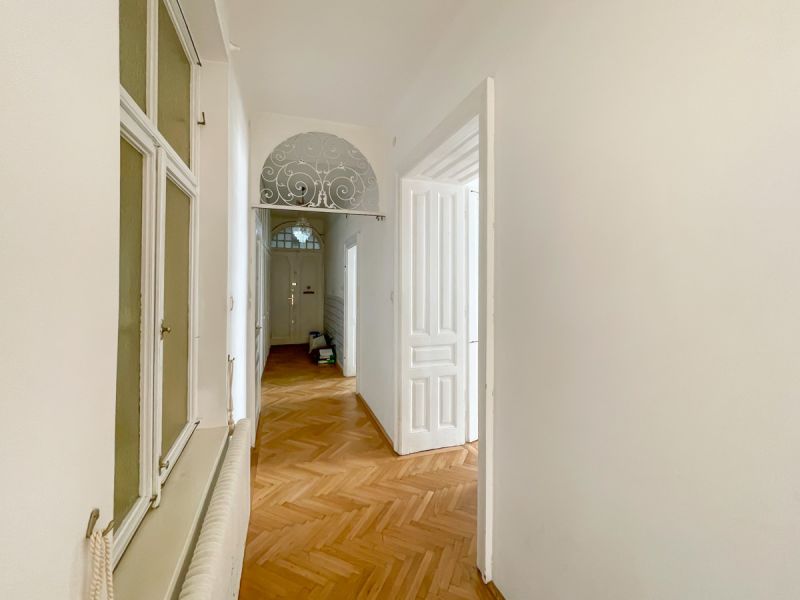 Jugendstil-Etage mit charmantem Erker und Renovierungspotenzial "auf der Wieden" in sehr guter Lage /  / 1040 Wien / Bild 9