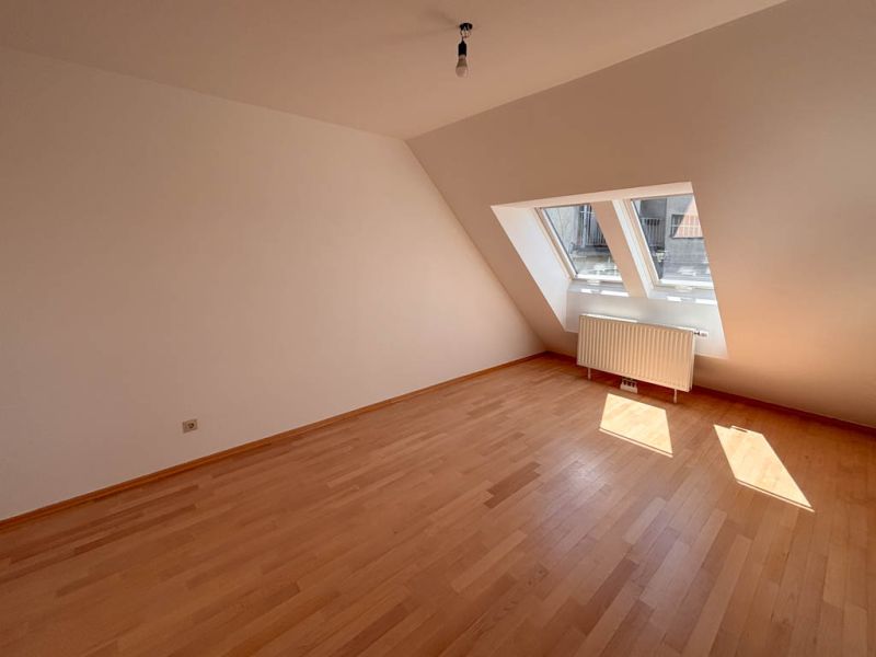 Helle Dachgeschosswohnung mit 3 Schlafzimmern, Kamin & Dachterrasse / / 1050 Wien / Bild 6