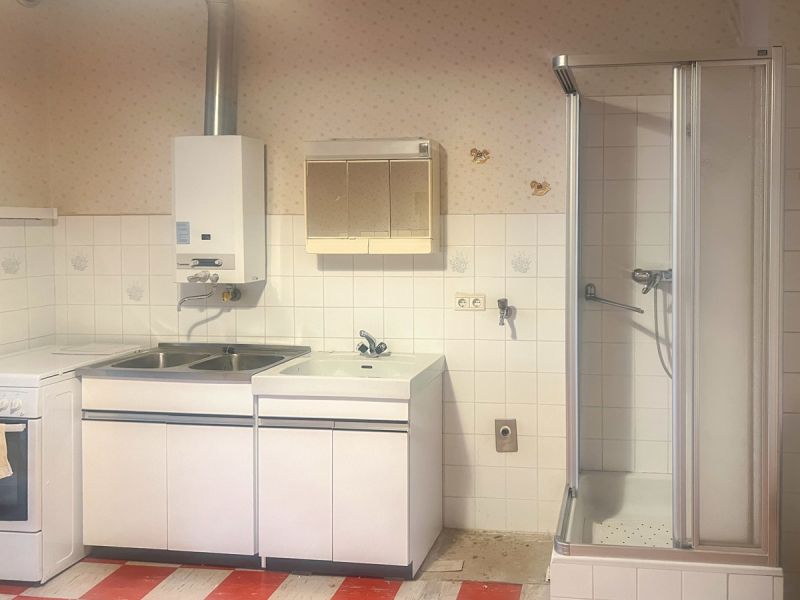 Renovierungsbedrftige Singlewohnung mit Gartenbenutzung in charmantem Altbau /  / 1140 Wien / Bild 6