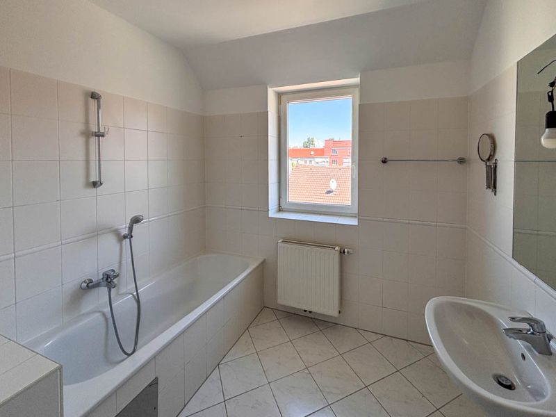 Helle Dachgeschosswohnung mit 3 Schlafzimmern, Kamin & Dachterrasse / / 1050 Wien / Bild 9