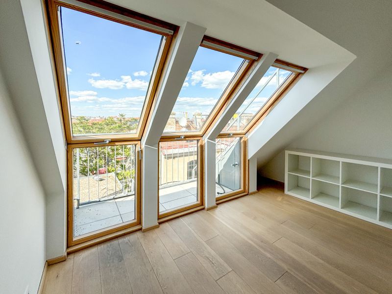 Lichtdurchflutete Wohnung mit Terrasse und urbanem Flair