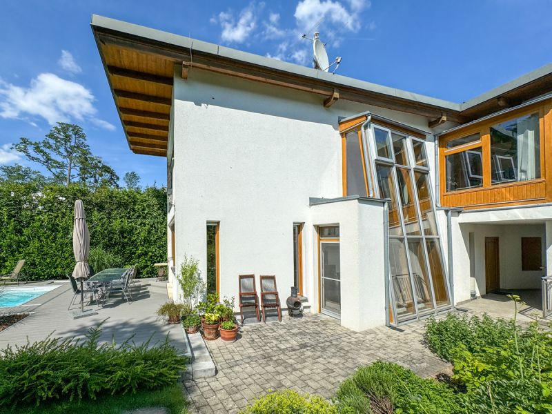Romantisches Einfamilienhaus mit Traumgarten und Pool in bester Lage am Leithagebirge /  / 7000 Eisenstadt / Bild 5
