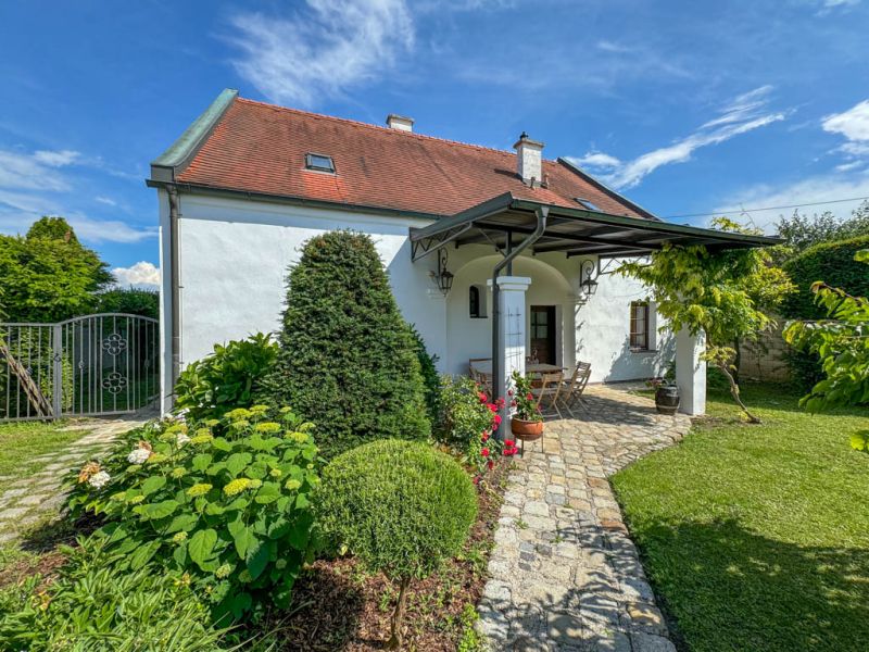 Hier fhlt man sich wohl, hier will man leben - Liebevoll erhaltene historische Landvilla Nhe Eisenstadt /  / 7011 Siegendorf / Bild 7