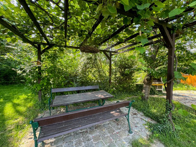 Romantisches Einfamilienhaus mit Traumgarten und Pool in bester Lage am Leithagebirge /  / 7000 Eisenstadt / Bild 6
