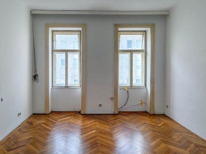 Stolberggasse - Renovierungsbed�rftige 2,5-Zimmer-Altbauwohnung mit Potenzial /  / 1050&nbsp;Wien / Bild 1