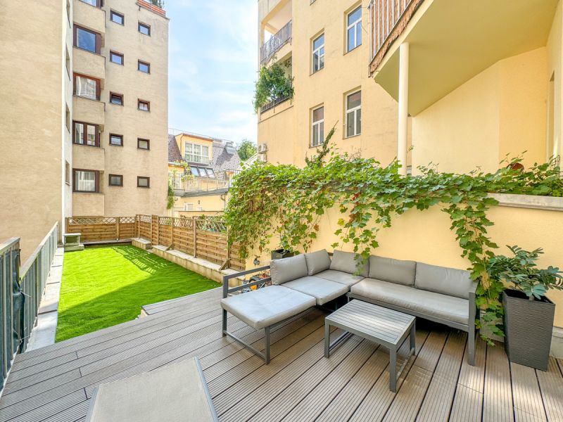 Charmant renovierte Altbauwohnung mit Terrasse und Garten in bester Lage /  / 1090 Wien / Bild 2
