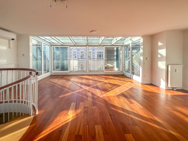 Fantastische Dachgeschosswohnung mit weitlufiger Terrasse im 18. Bezirk /  / 1180 Wien / Bild 4