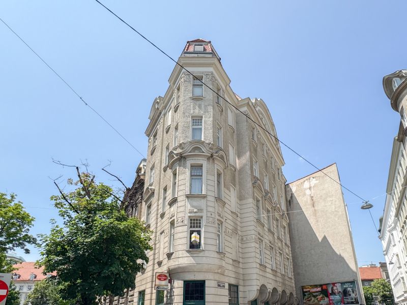 Jugendstil-Etage mit charmantem Erker und Renovierungspotenzial "auf der Wieden" in sehr guter Lage /  / 1040 Wien / Bild 1