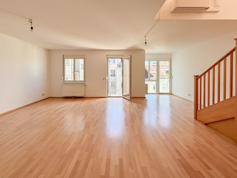Helle Dachgeschosswohnung mit 3 Schlafzimmern, Kamin & Dachterrasse /  / 1050&nbsp;Wien / Bild 1