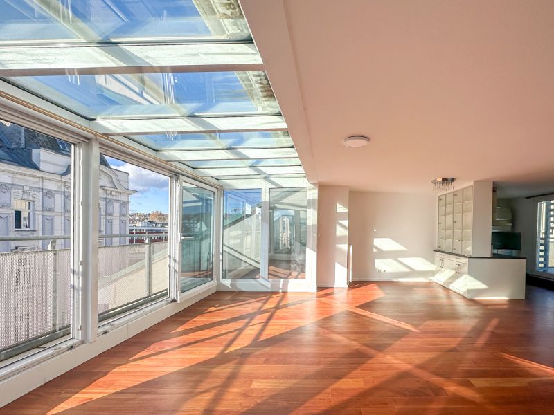 Fantastische Dachgeschosswohnung mit weitläufiger Terrasse im 18. Bezirk